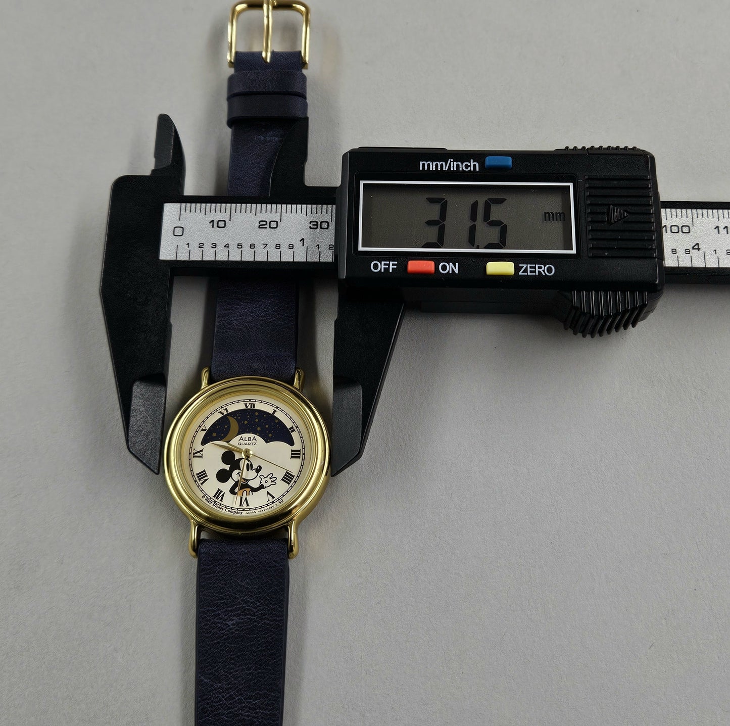 Seiko Mickey Mouse V535-6A10