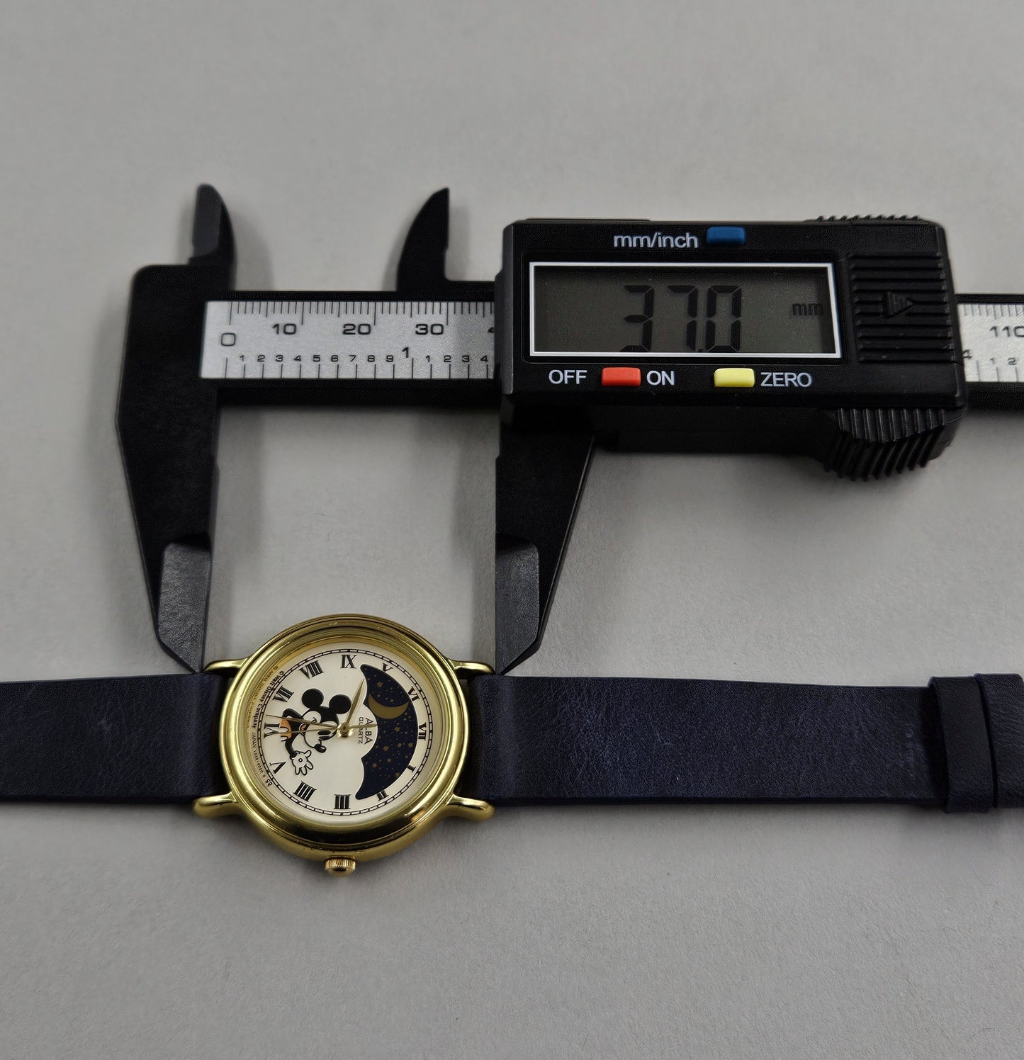 Seiko Mickey Mouse V535-6A10
