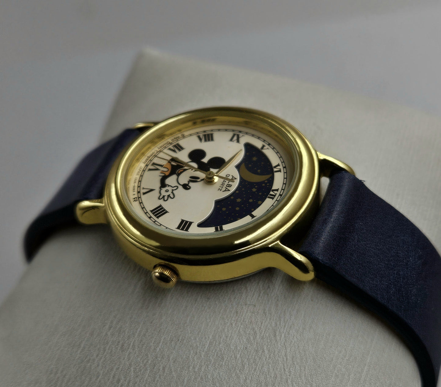 Seiko Mickey Mouse V535-6A10