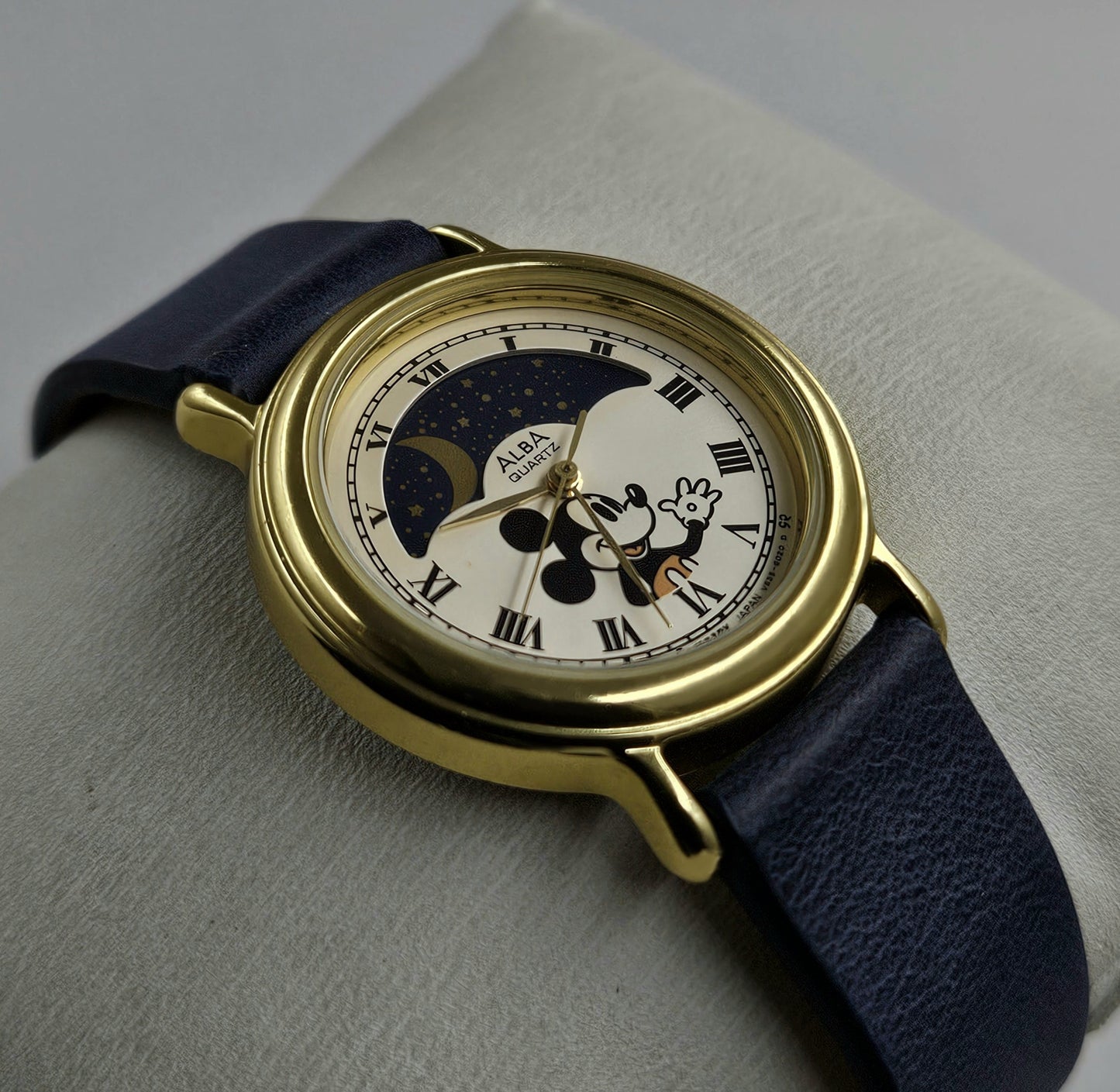 Seiko Mickey Mouse V535-6A10