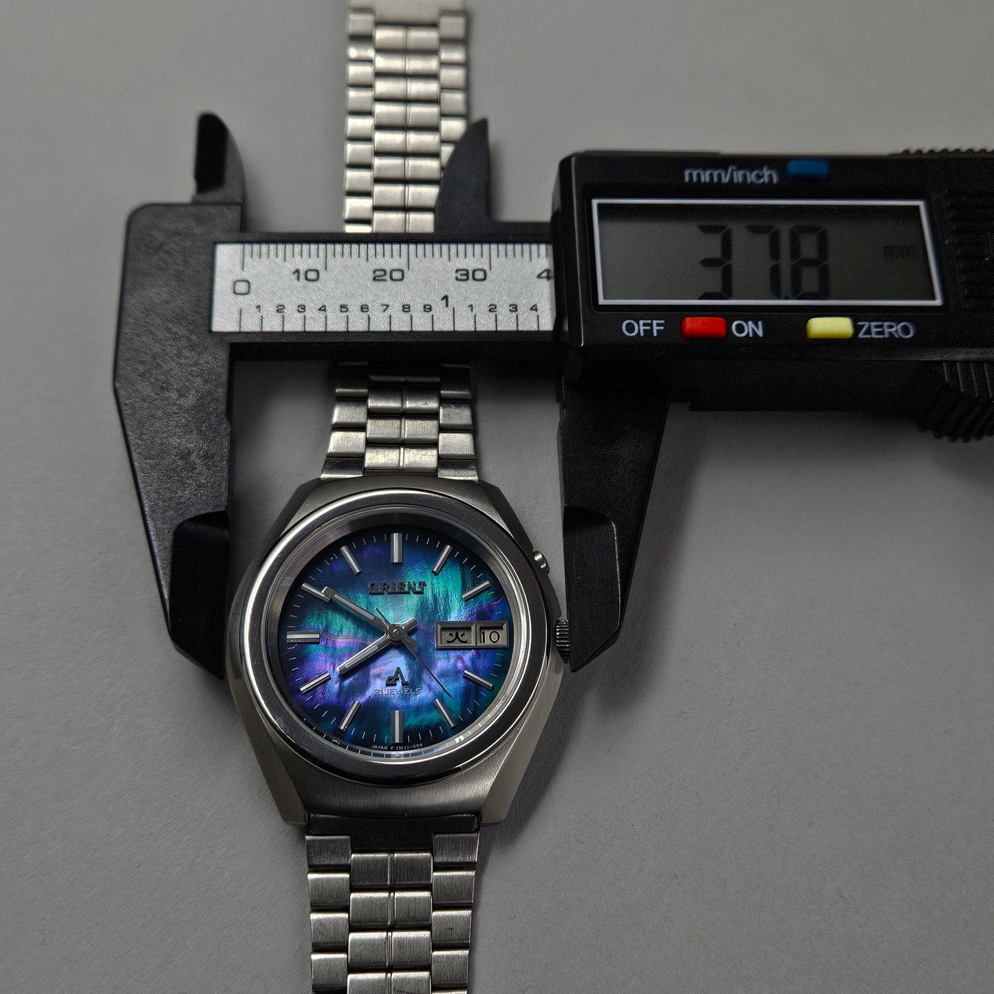 Orient EM32-CO CA