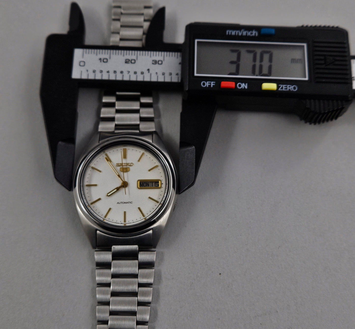 Seiko 5 7009-3040