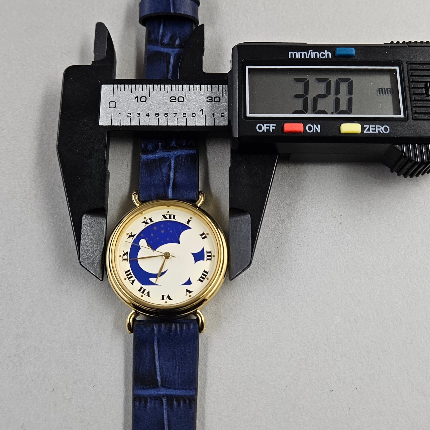 Seiko Mickey Mouse V535-6B90