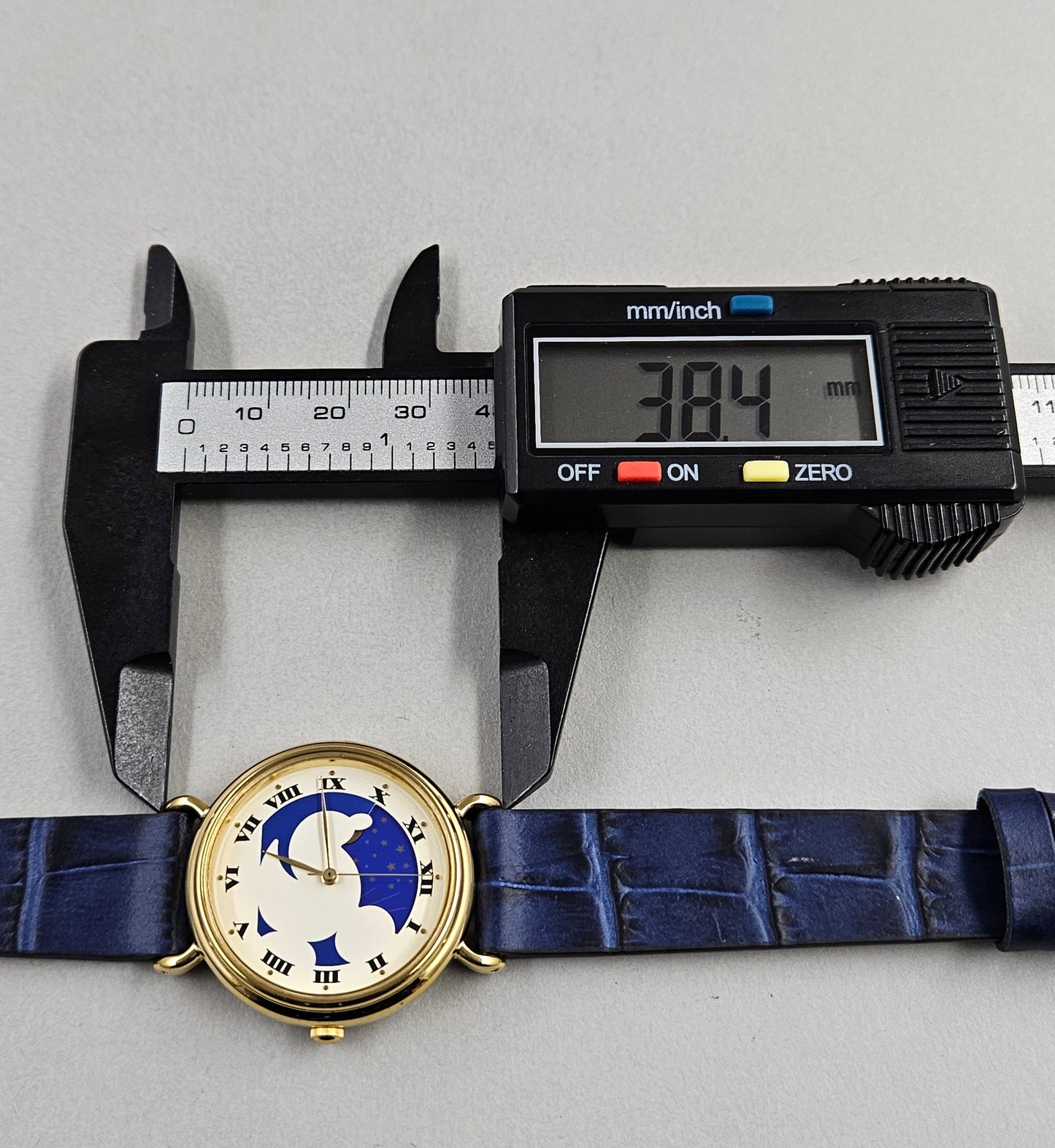 Seiko Mickey Mouse V535-6B90