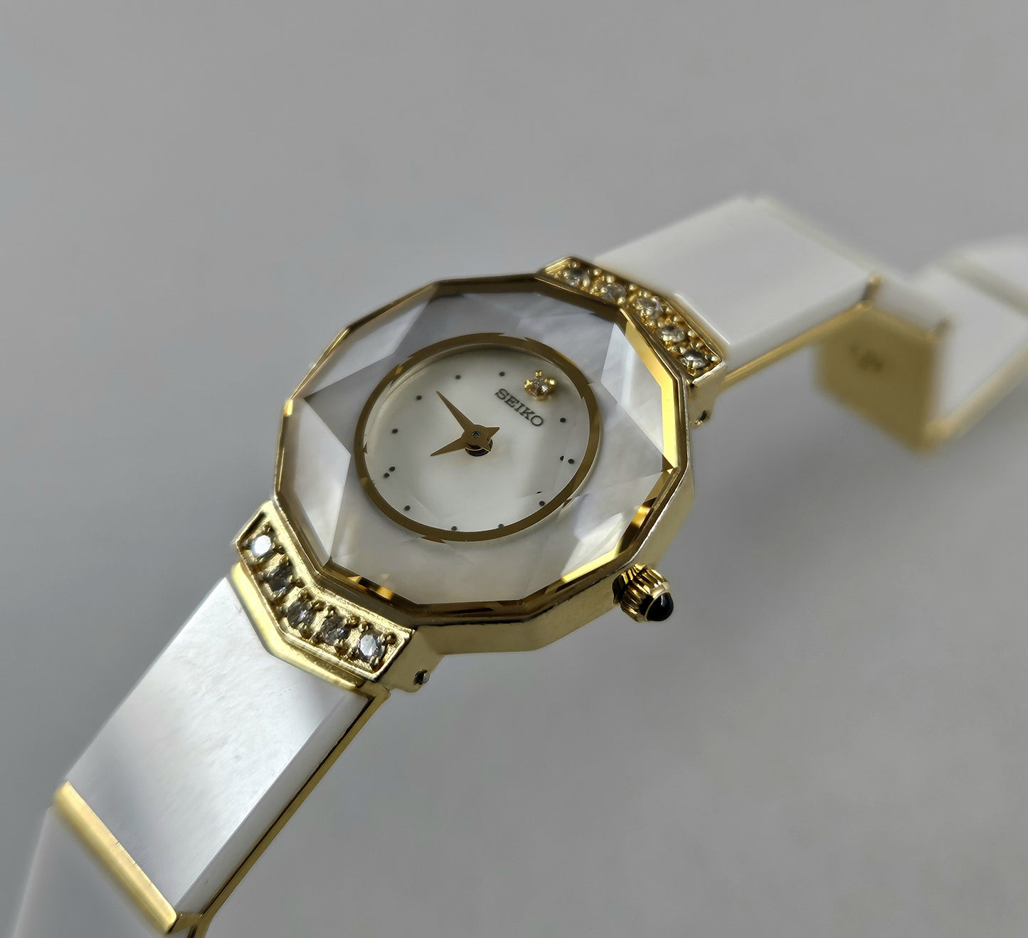 Seiko Lady 1E20-0D60