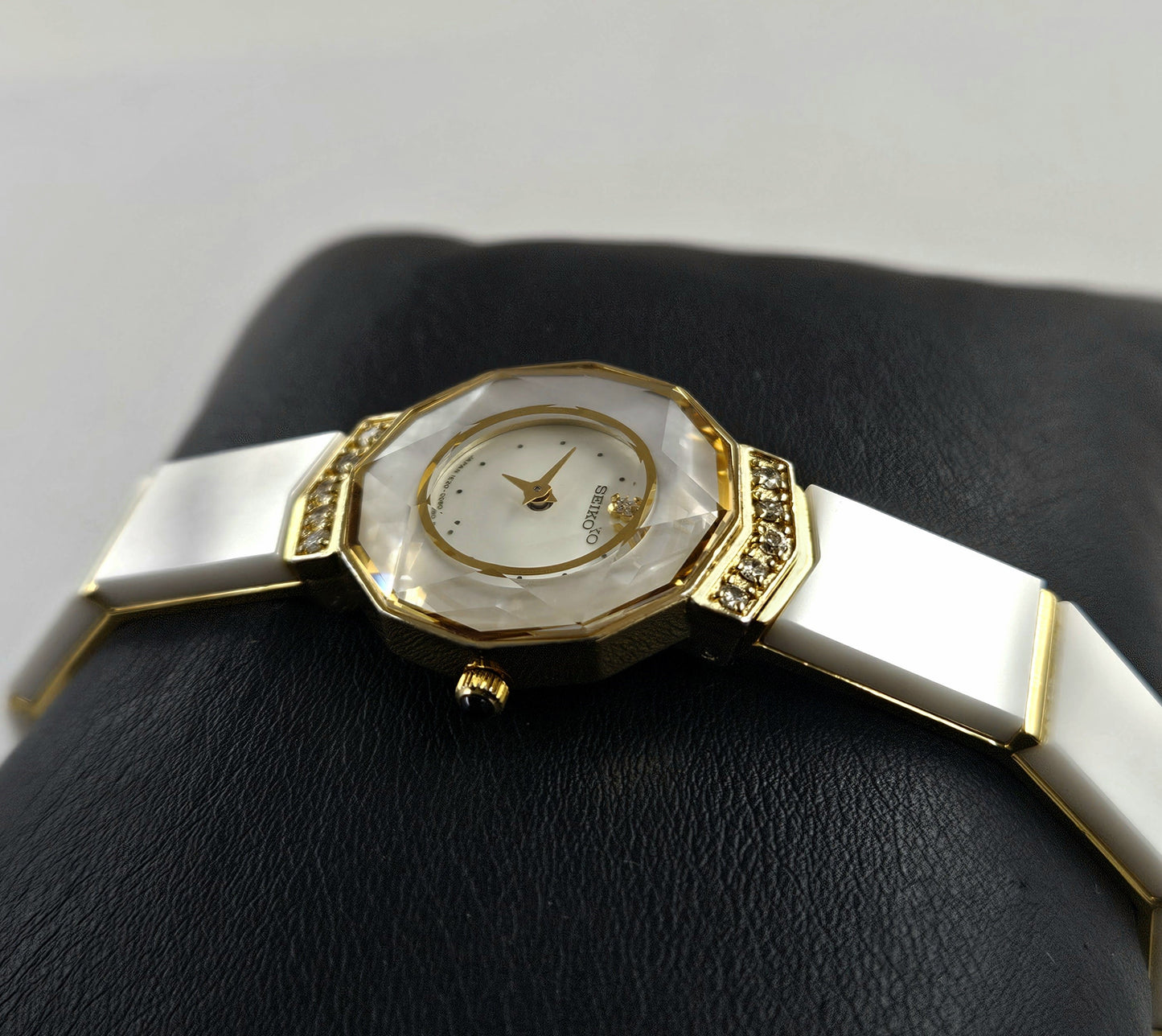Seiko Lady 1E20-0D60