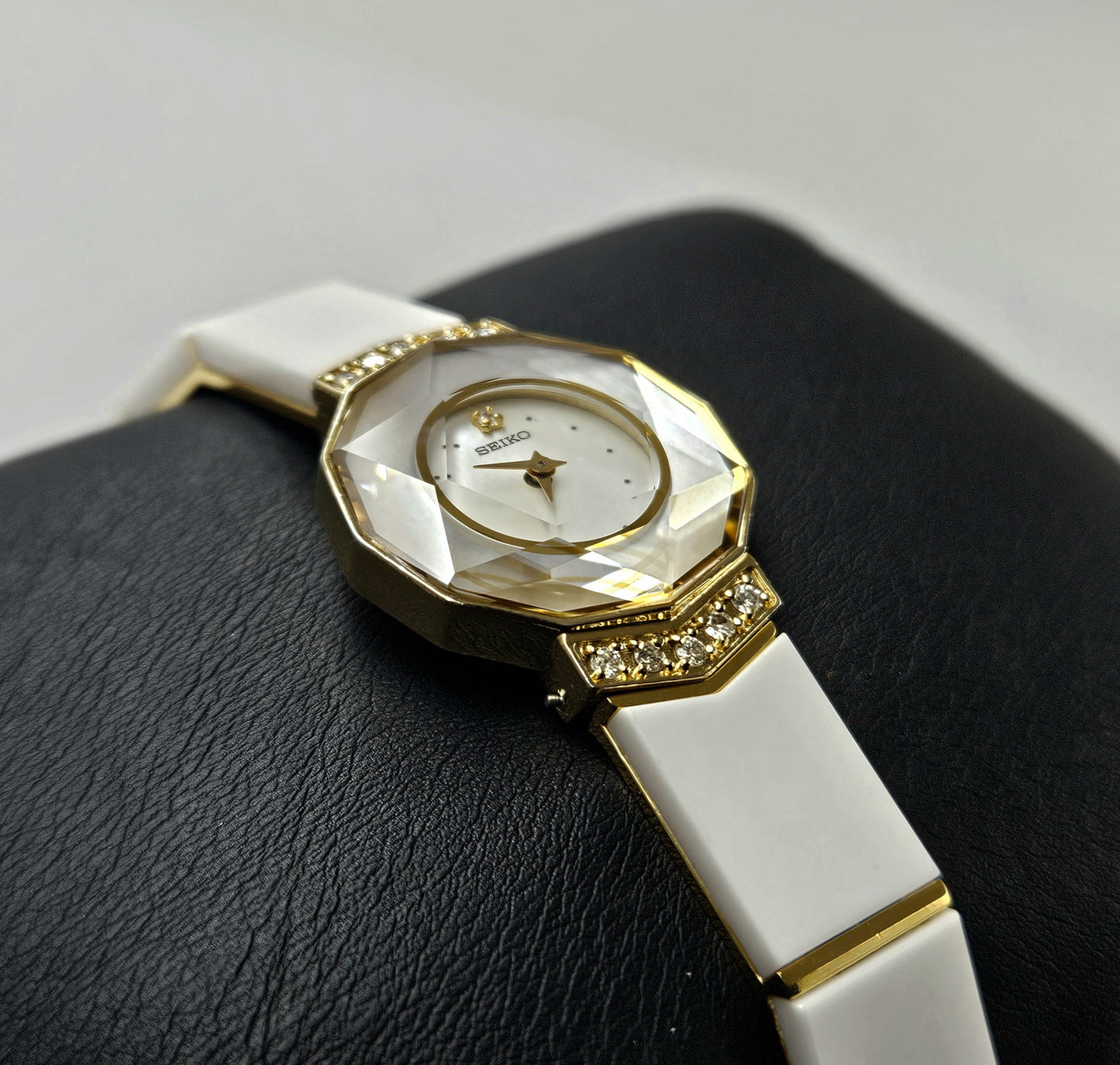 Seiko Lady 1E20-0D60