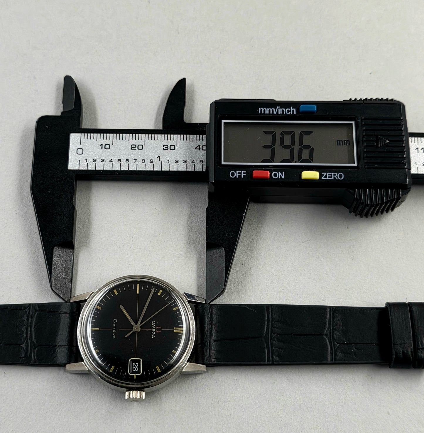 Omega Genève 131.019 Crosshair Dial