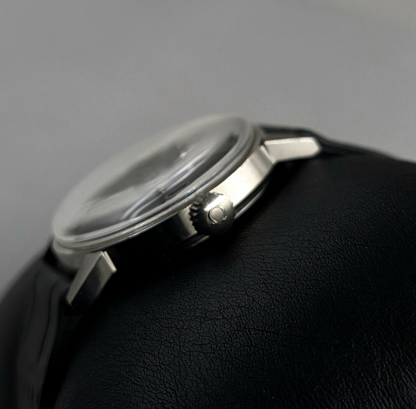 Omega Genève 131.019 Crosshair Dial