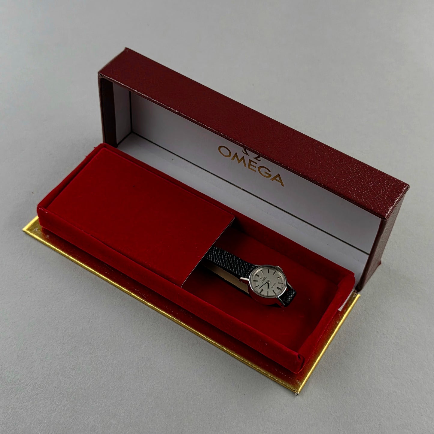 Omega De Ville STP 551.037