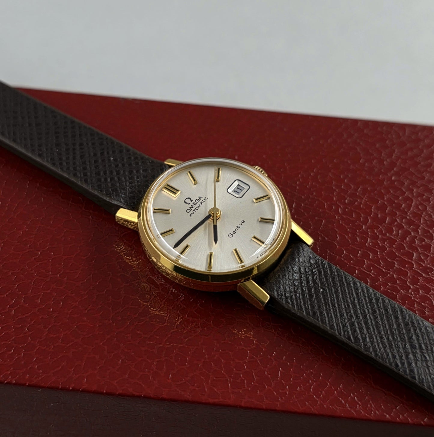 Omega Genève 562.018