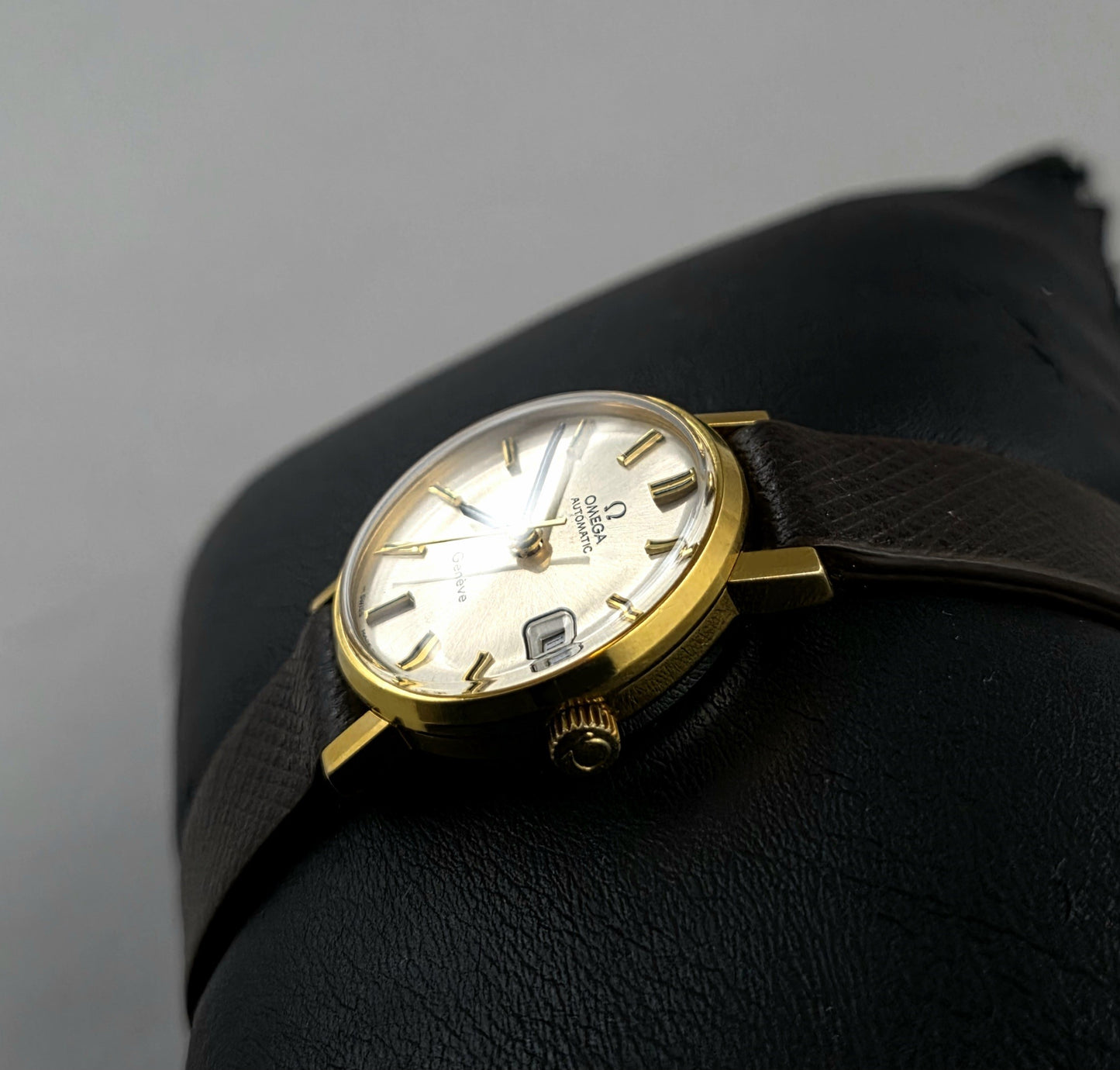 Omega Genève 562.018