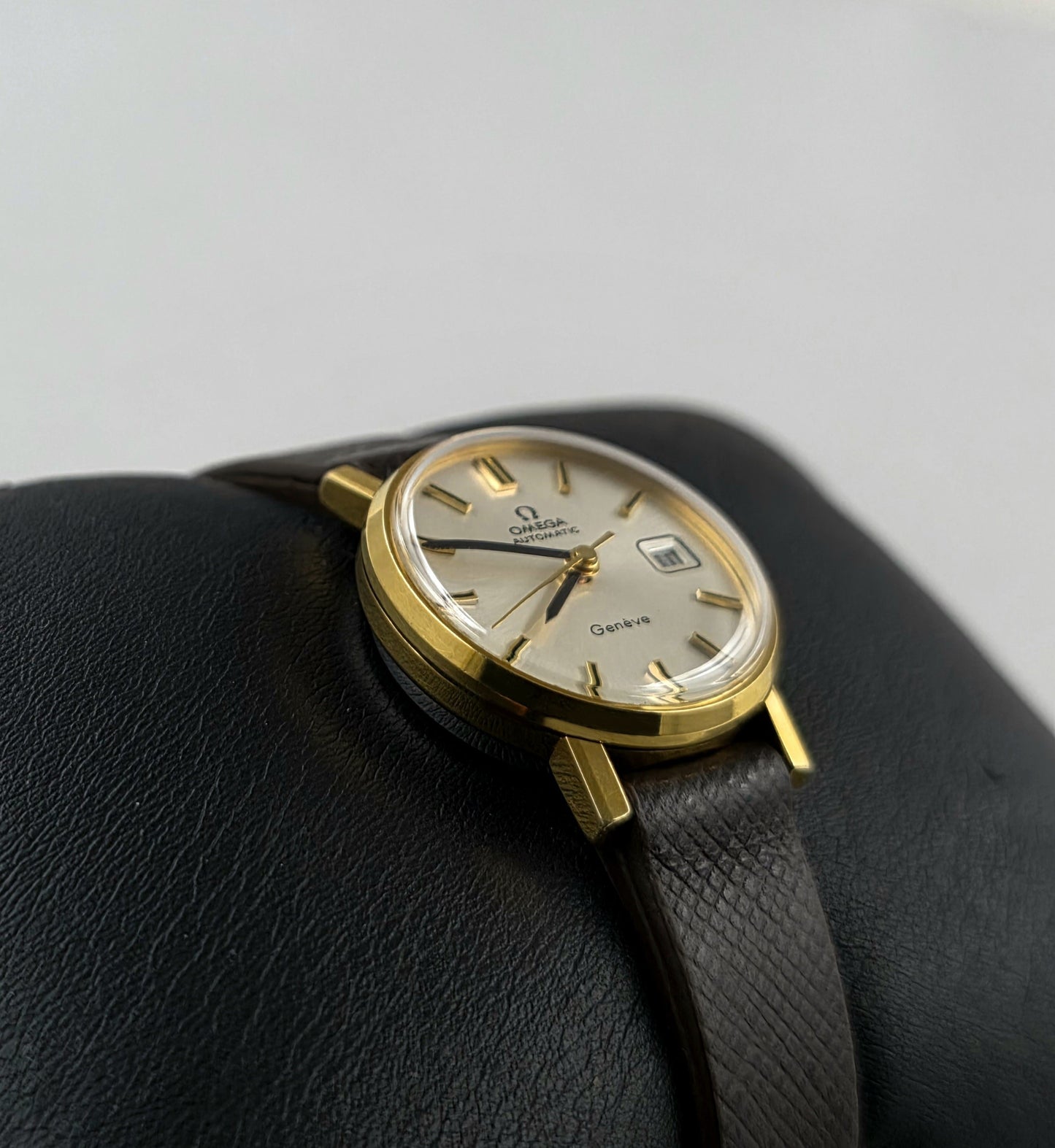 Omega Genève 562.018