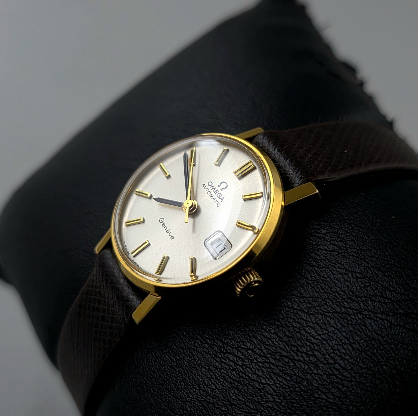 Omega Genève 562.018