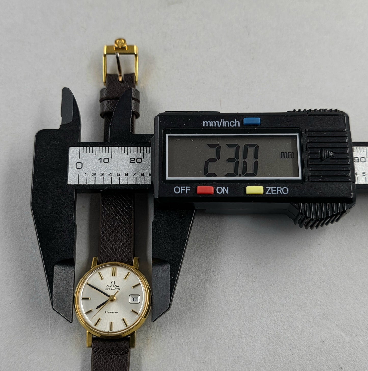 Omega Genève 562.018