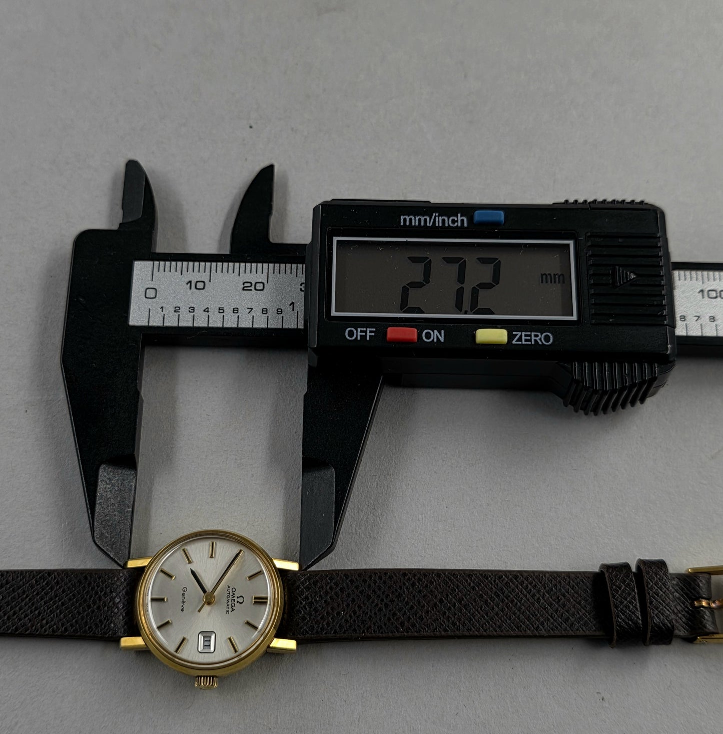 Omega Genève 562.018
