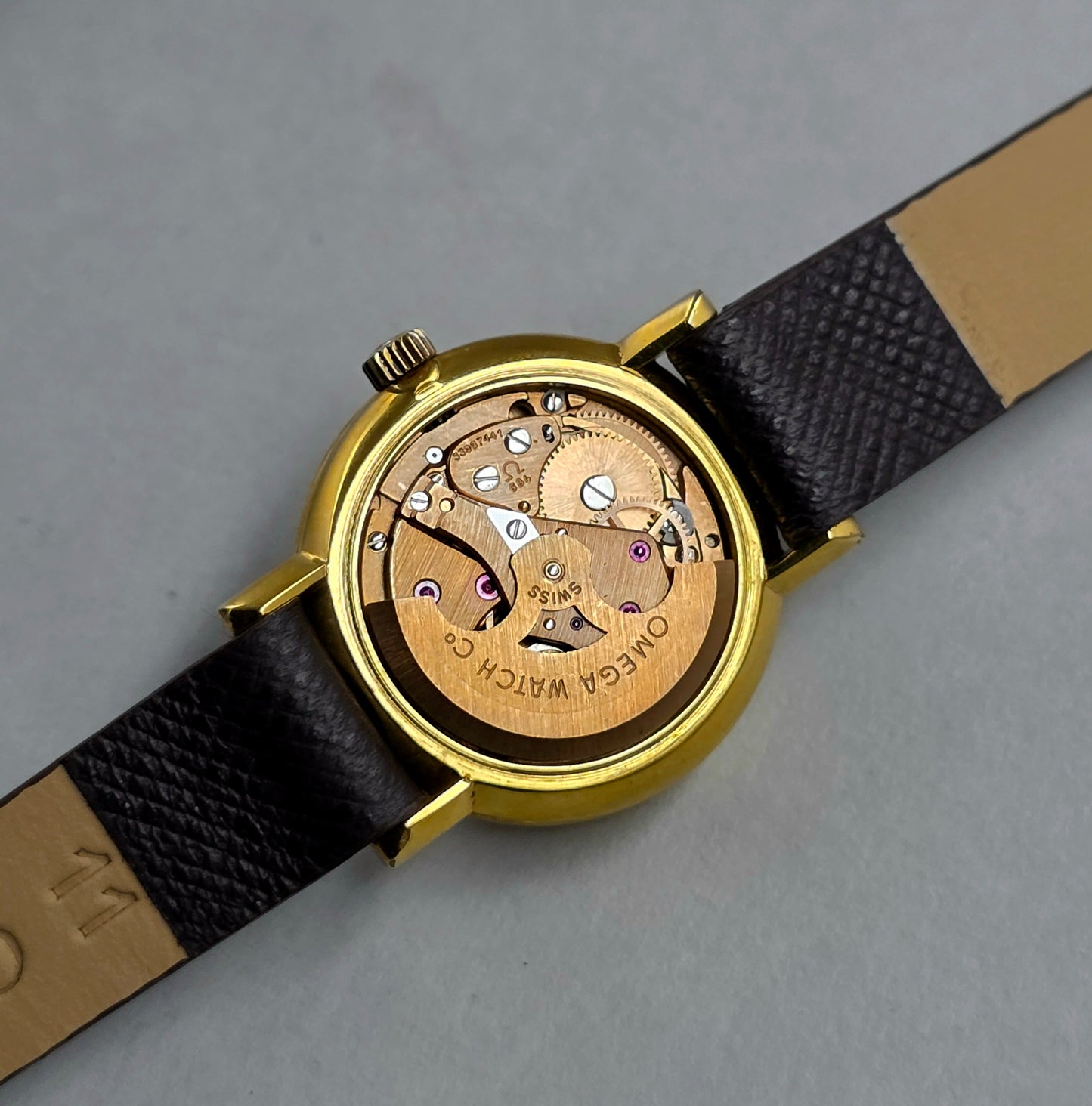 Omega Genève 562.018