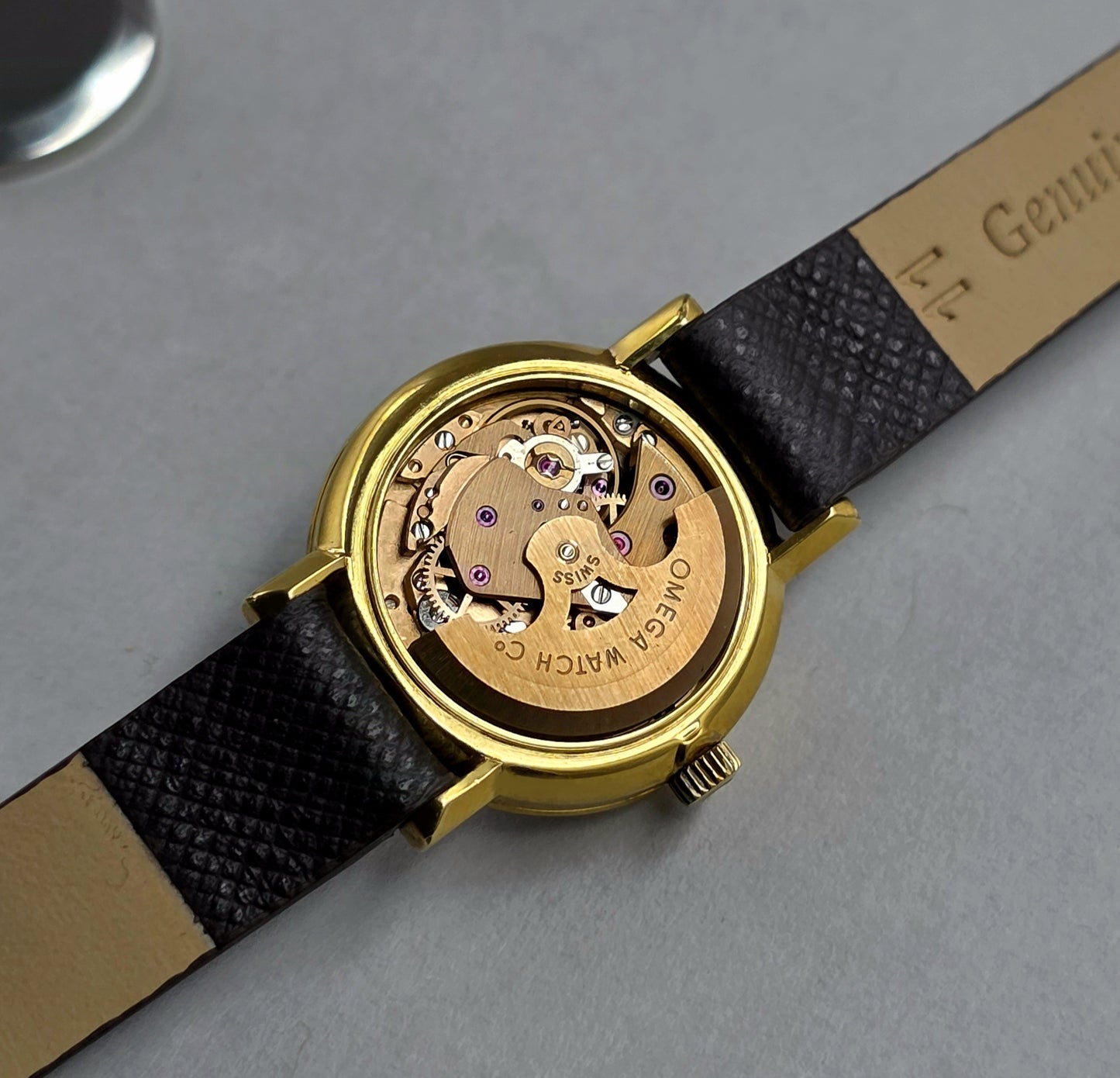 Omega Genève 562.018