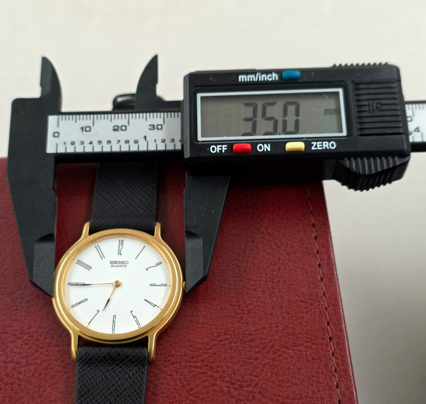 Seiko 5E20-8A20 Ultra-Thin Quartz