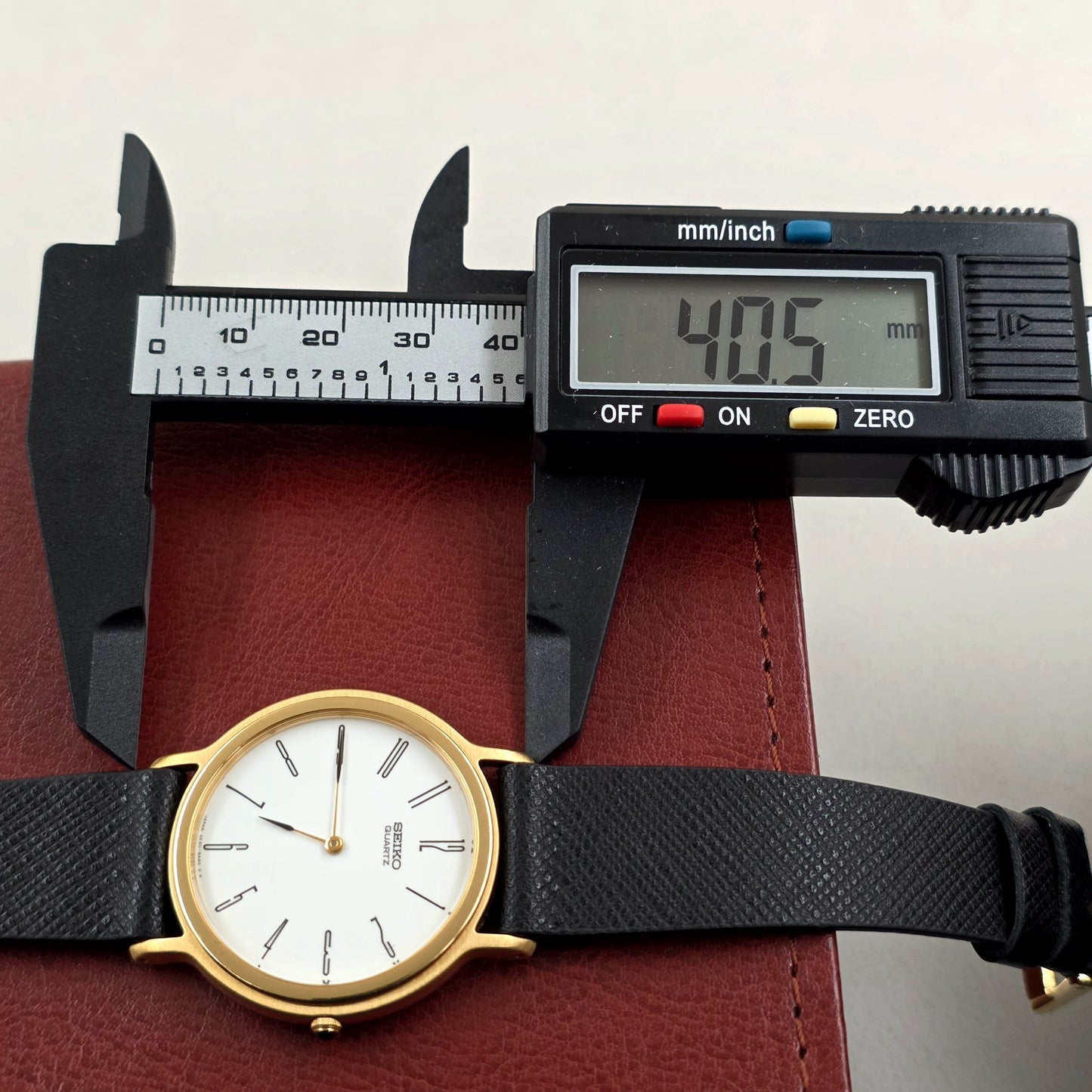 Seiko 5E20-8A20 Ultra-Thin Quartz