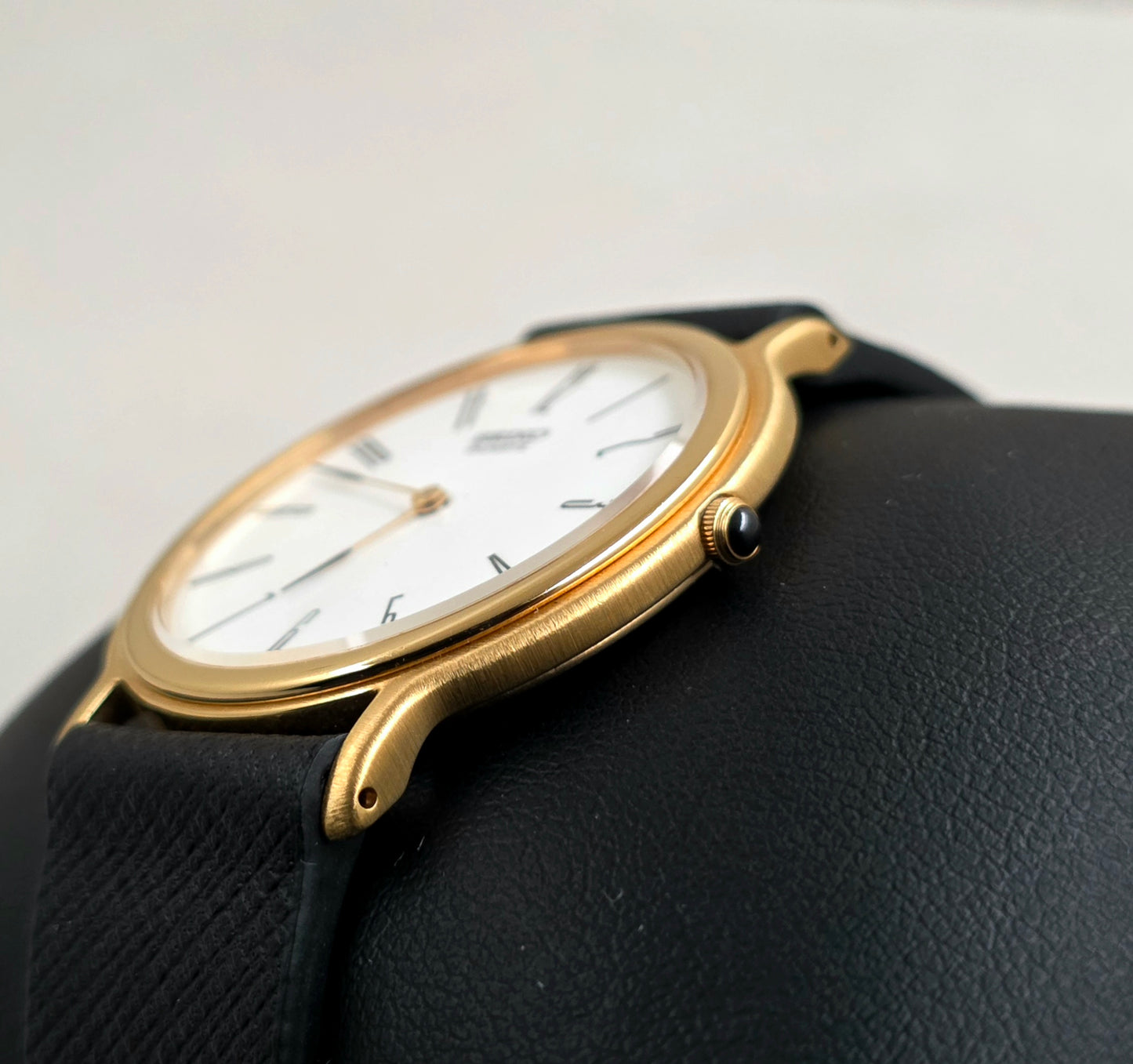Seiko 5E20-8A20 Ultra-Thin Quartz