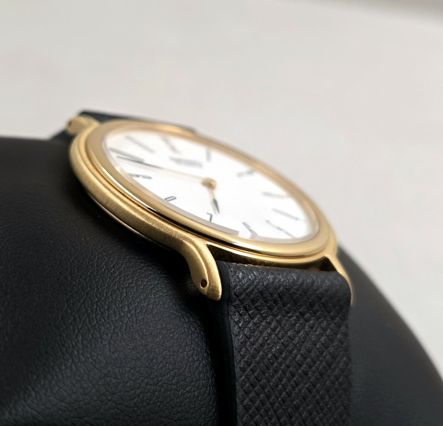 Seiko 5E20-8A20 Ultra-Thin Quartz