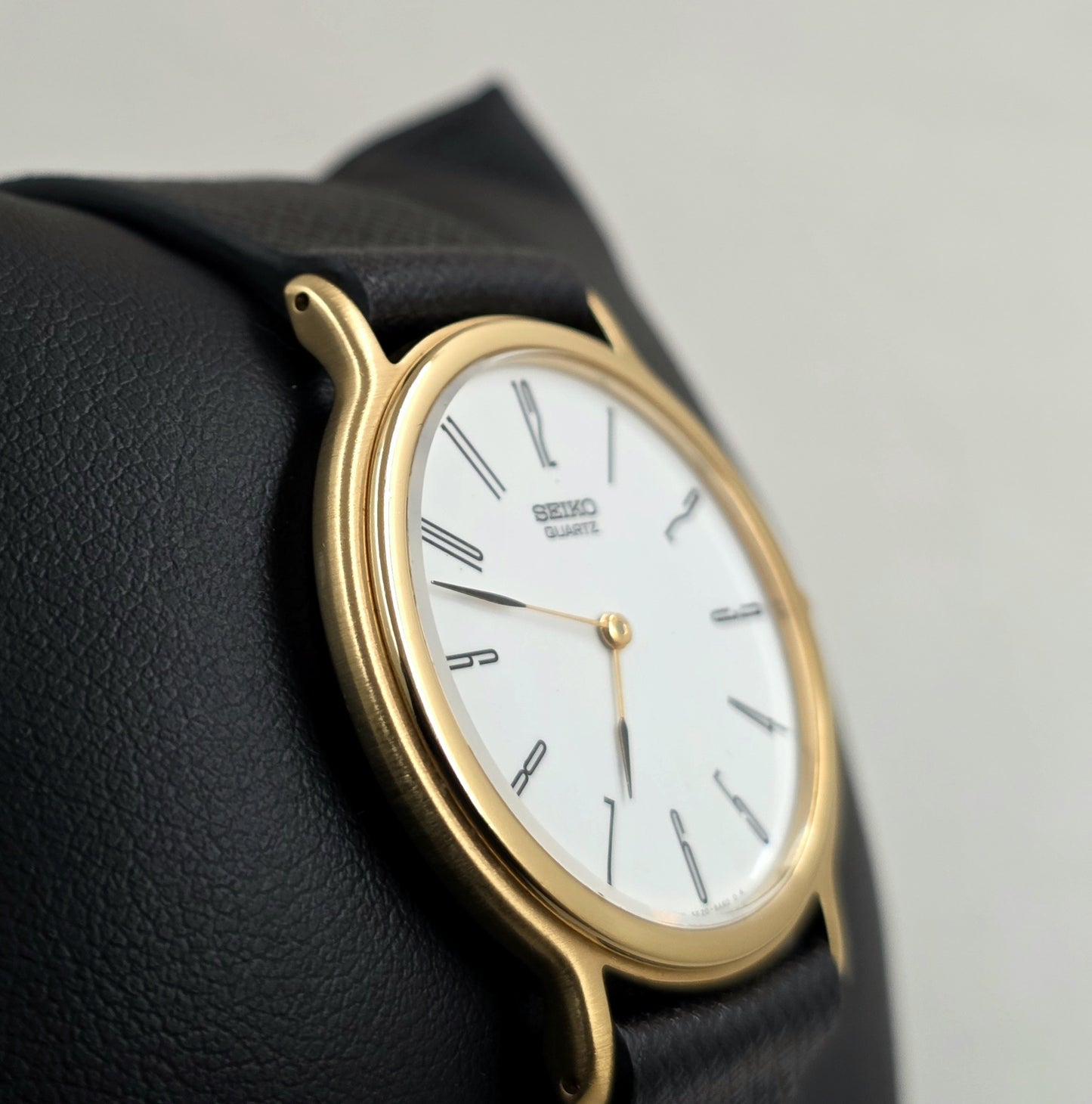 Seiko 5E20-8A20 Ultra-Thin Quartz