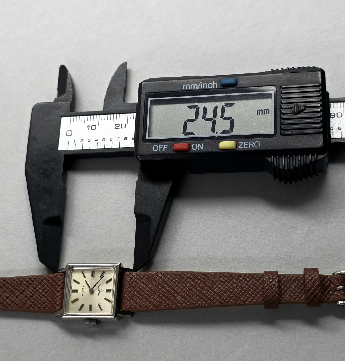 Omega Genève Lady Square Ref. 511.0321