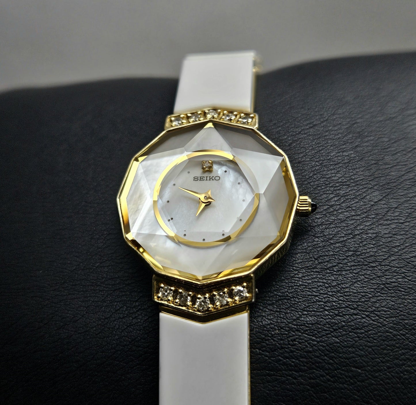 Seiko Lady 1E20-0D60