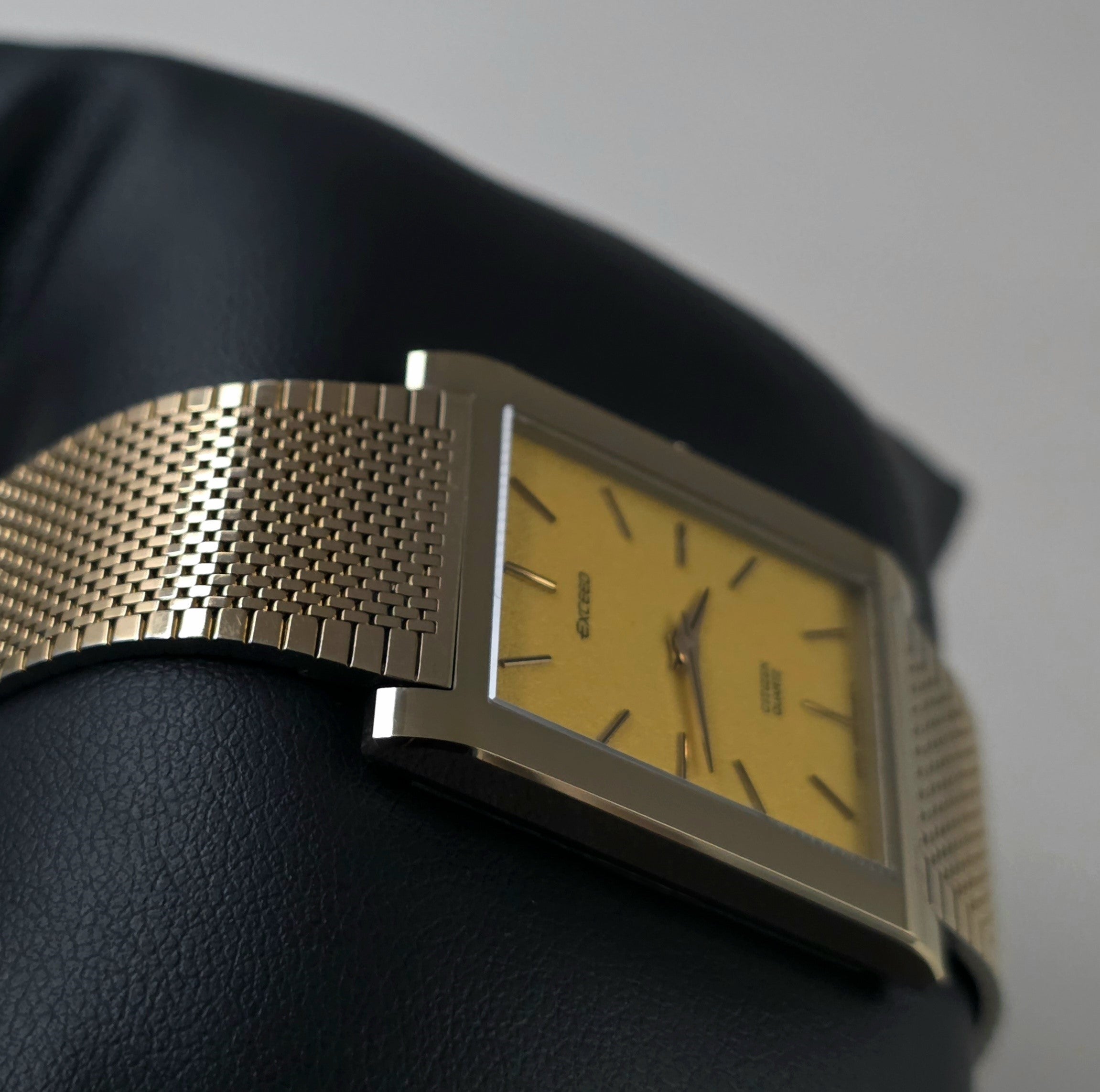 N4397〉CITIZEN EXCEED gold 18K 750 3330-T003851 クォーツ