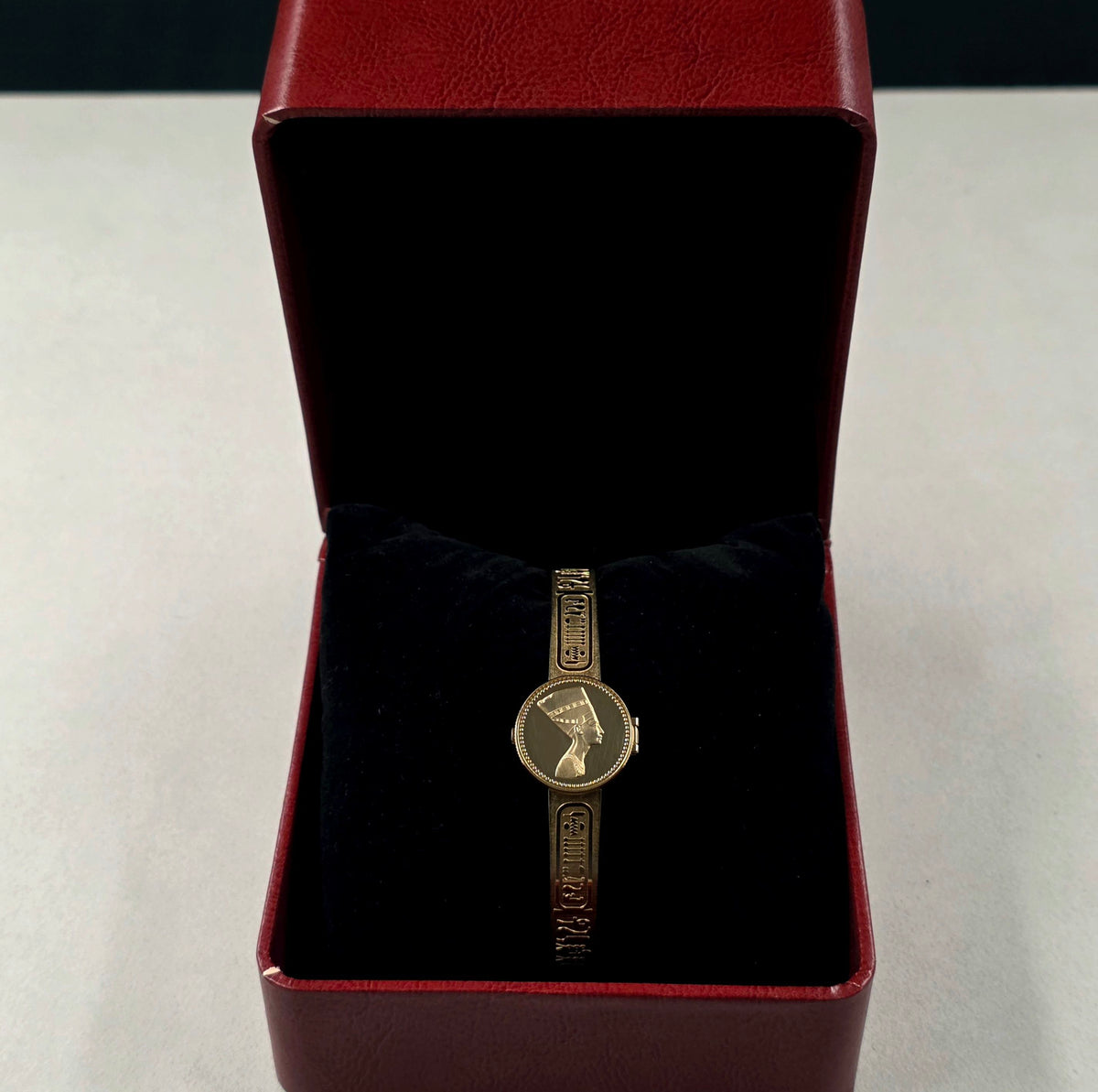 Seiko Golden Nefertiti 1E20-0A20