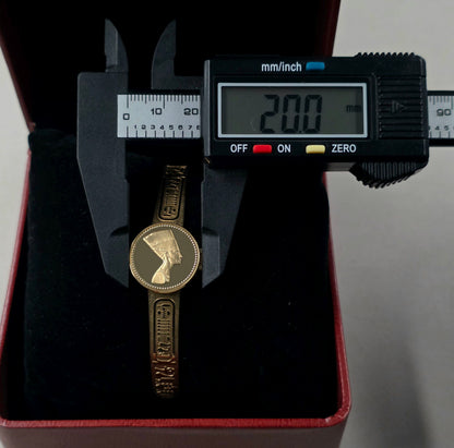 Seiko Golden Nefertiti 1E20-0A20