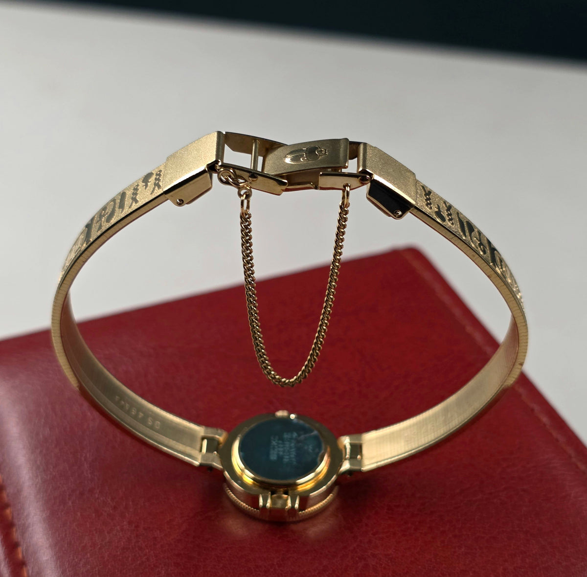 Seiko Golden Nefertiti 1E20-0A20