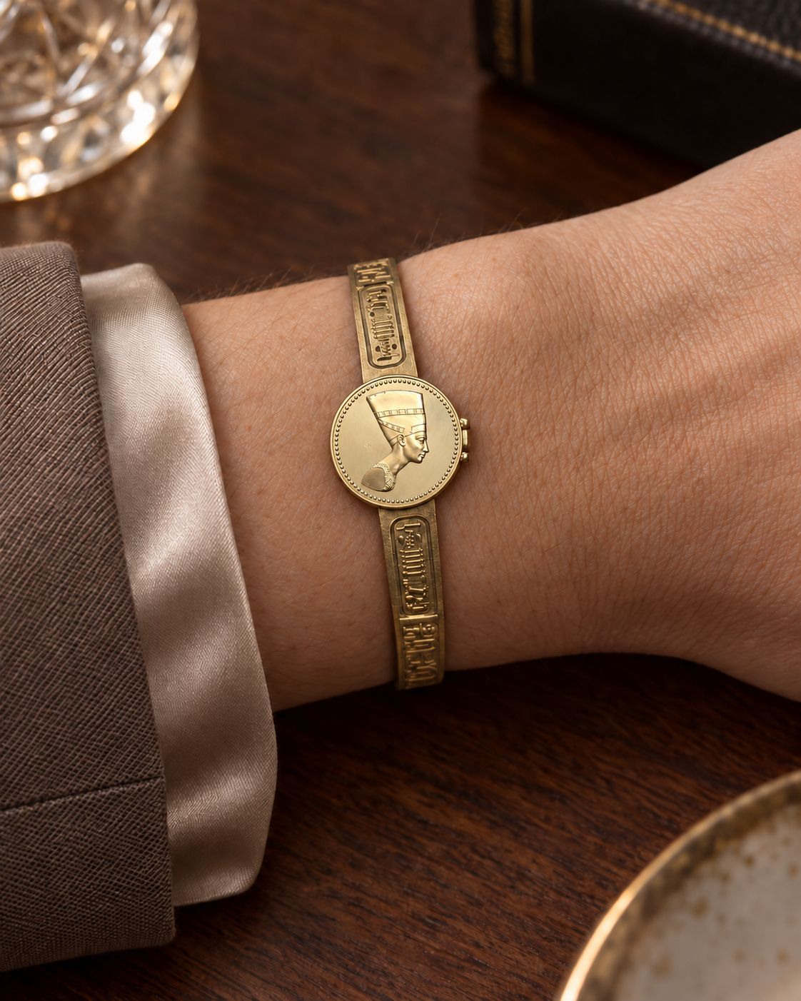 Seiko Golden Nefertiti 1E20-0A20