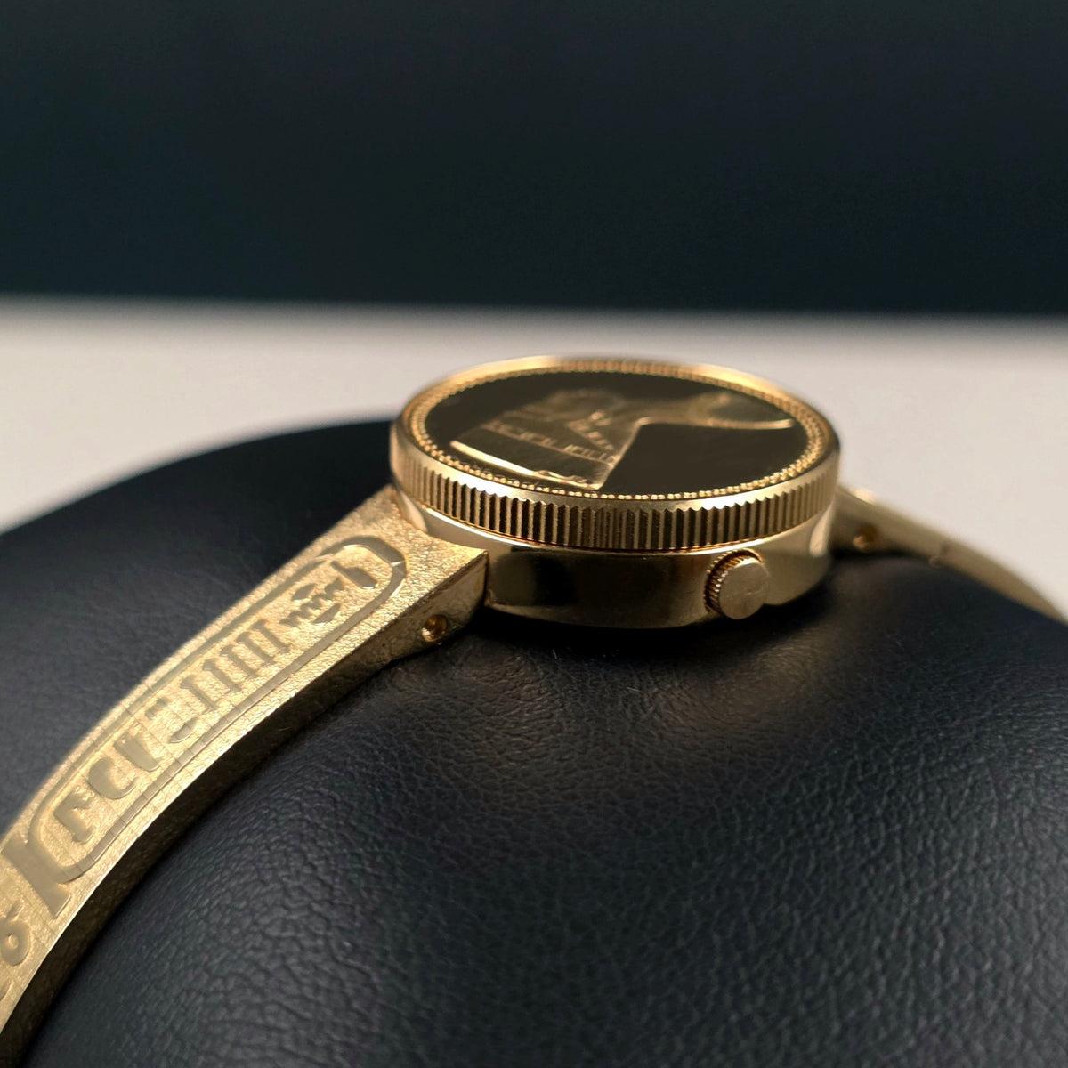 Seiko Golden Nefertiti 1E20-0A20