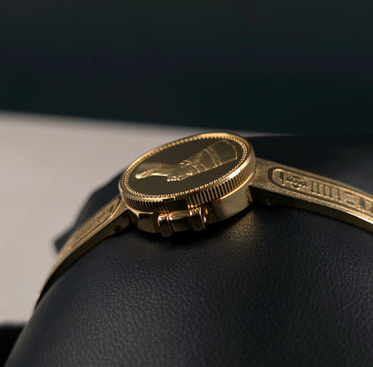 Seiko Golden Nefertiti 1E20-0A20