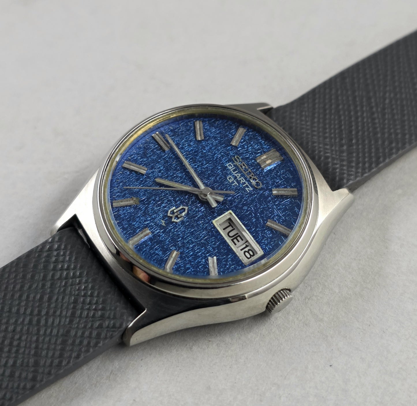 Seiko Quartz QZ 0823-7000
