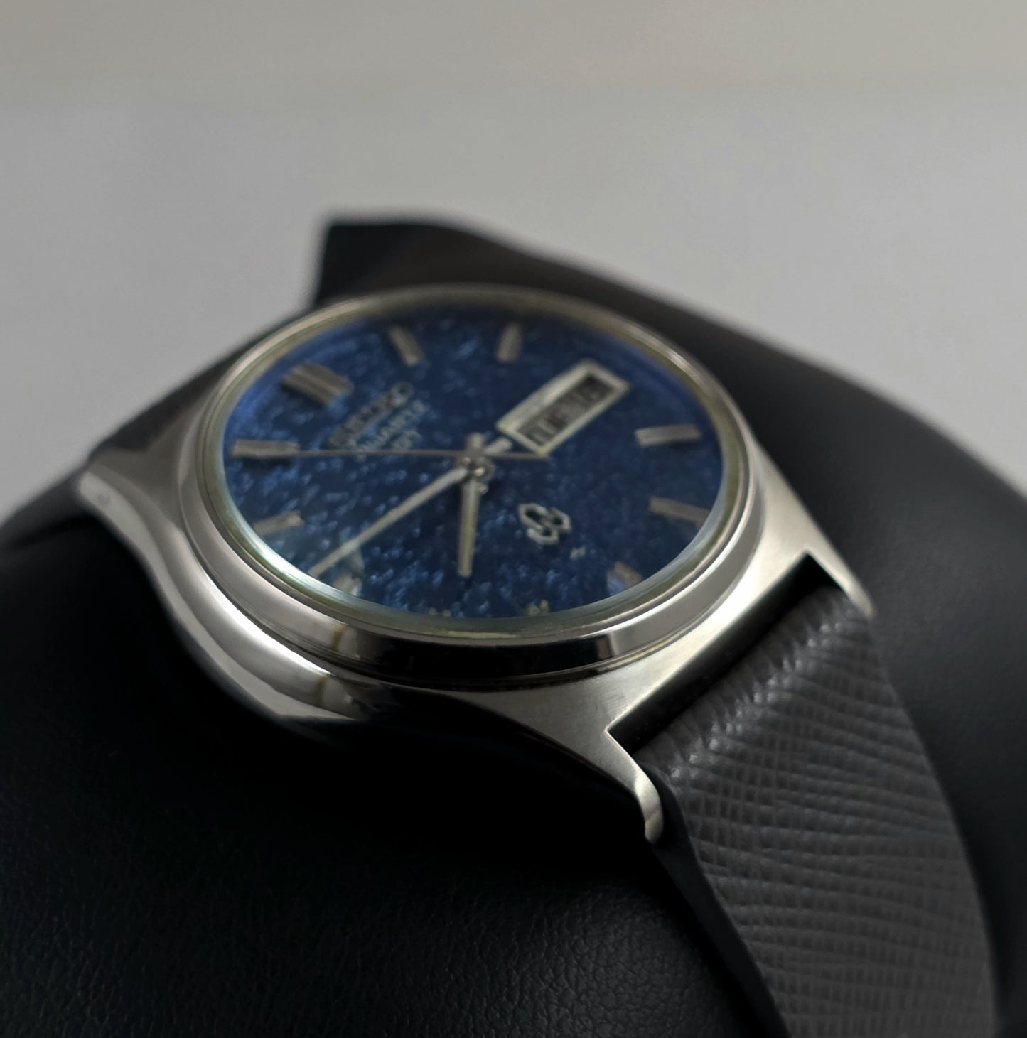 Seiko Quartz QZ 0823-7000